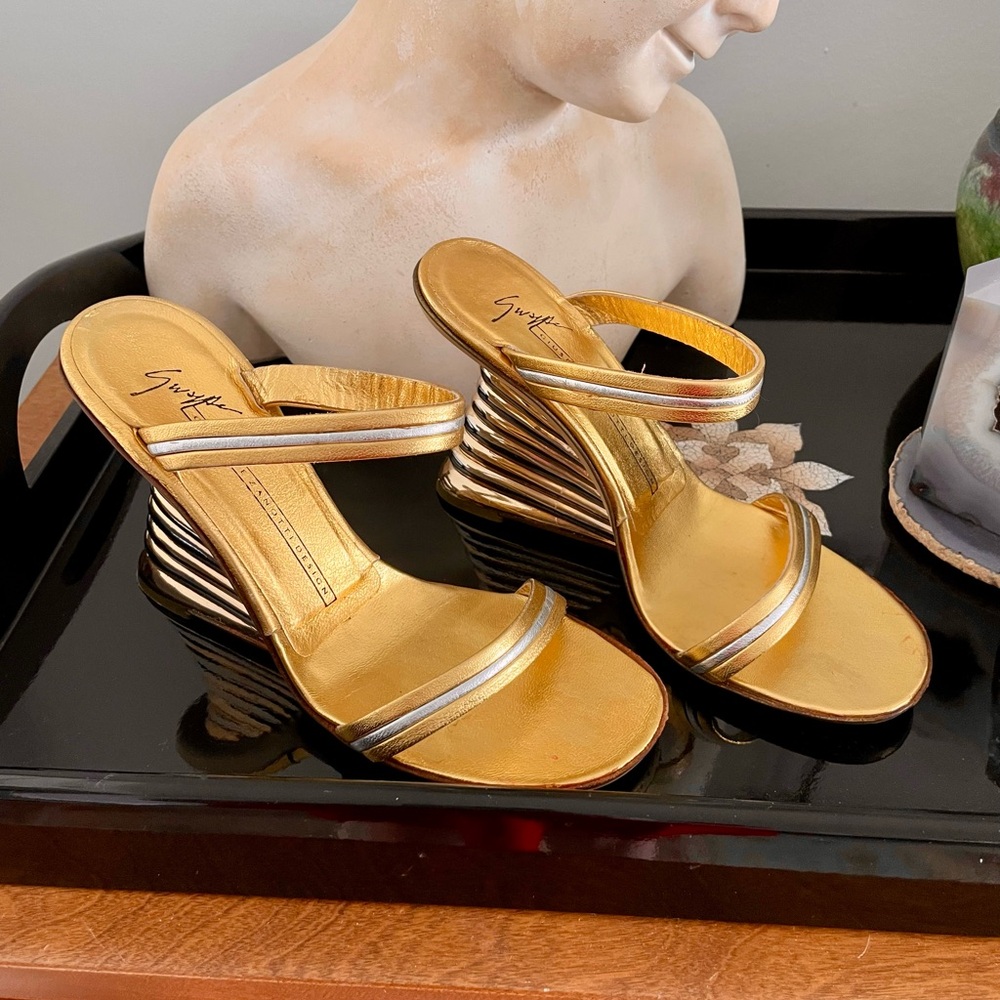 Giuseppe Zanotti strappy gold art-deco stacked wedge heels EU size 35 glamorous